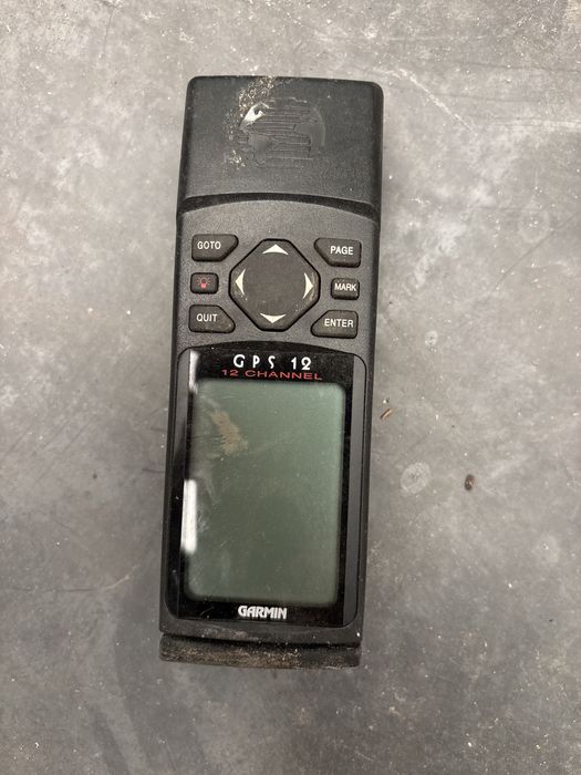 Garmin GPS 12 GPS portátil lançado na década de 1990