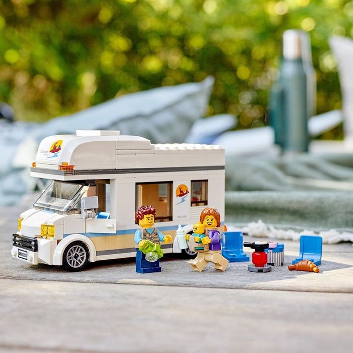 Lego City - Wakacyjny Kamper - 190 Elementów 60283