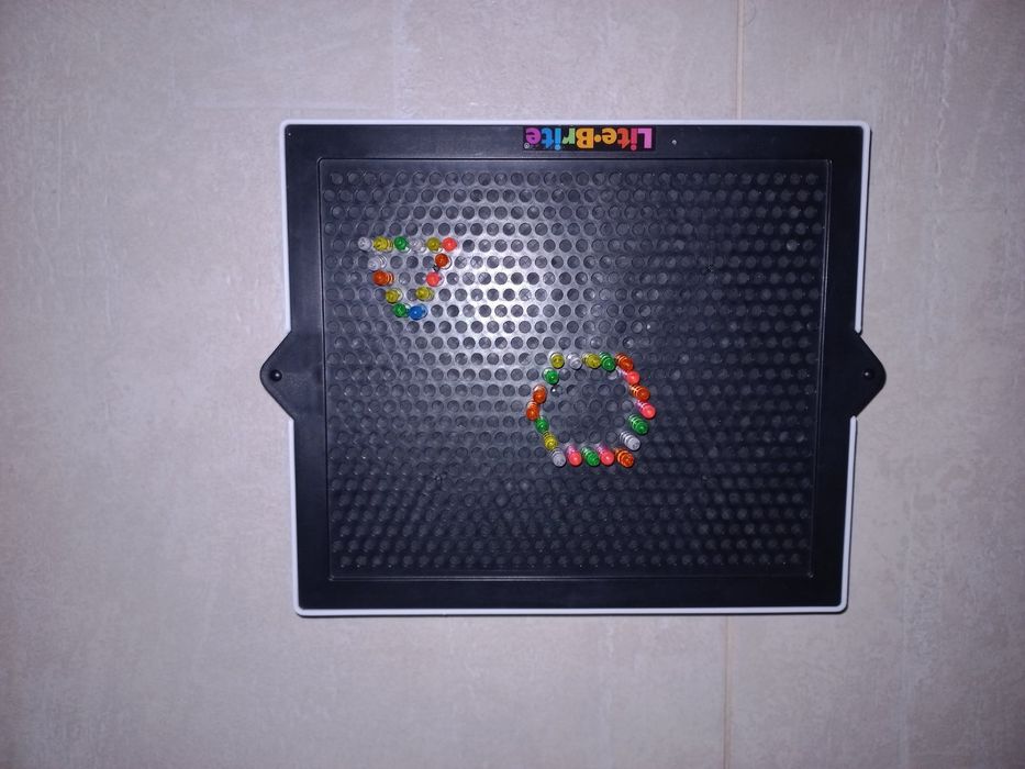 Електронна мозаїка від Hasbro на батарейках