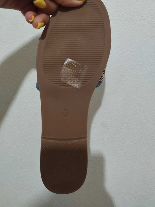 Chinelos modelo Indiano todos trabalhados em azul