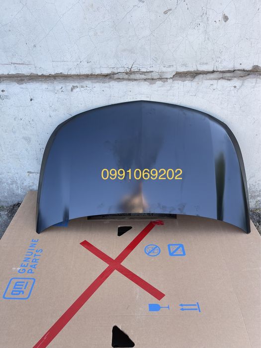 Chevrolet Bolt EUV капот