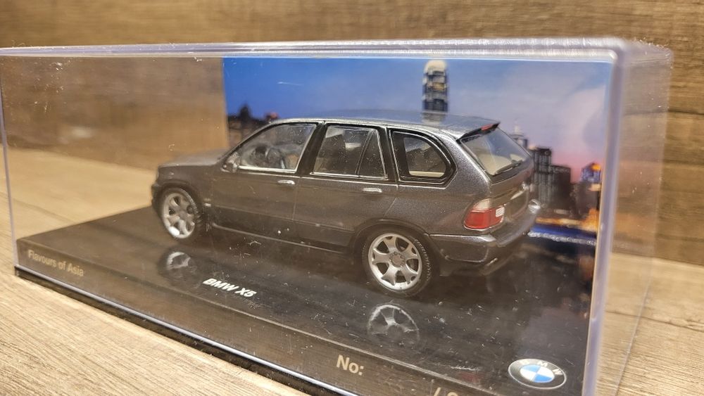 MINICHAMPS BMW X5 E53 Flavours of Asia 1:43 Hong Kong