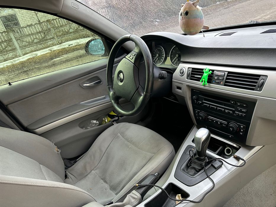 BMW e90 318i седан