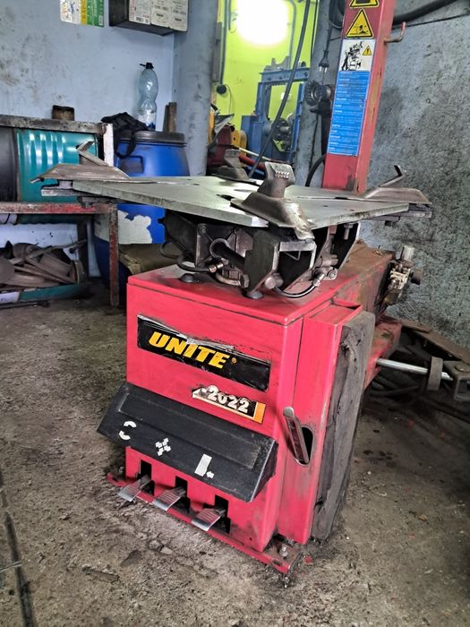 Продам станок шиномонтажный б/у