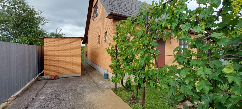 Продается новый дом с террасой \ возле . воды \.