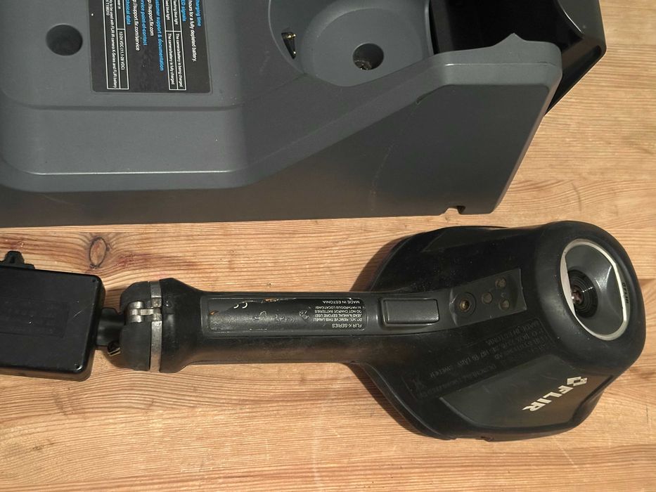 Kamera termowizyjna FLIR K55 + Stacja dokująca + retraktor + 2 baterie