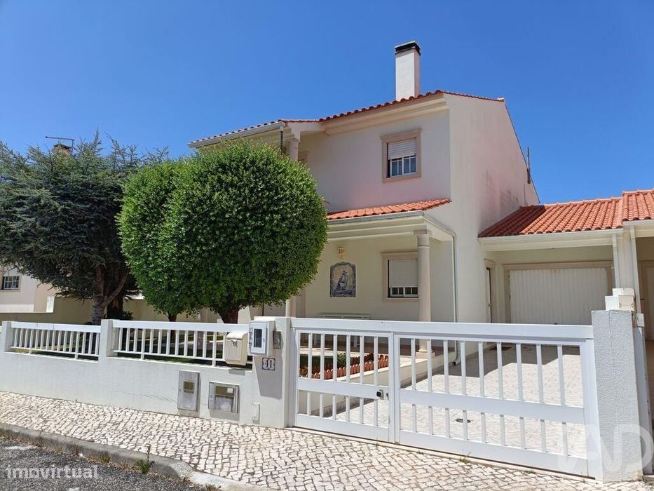 Casa T3 em São Martinho do Porto de 165,00 m2