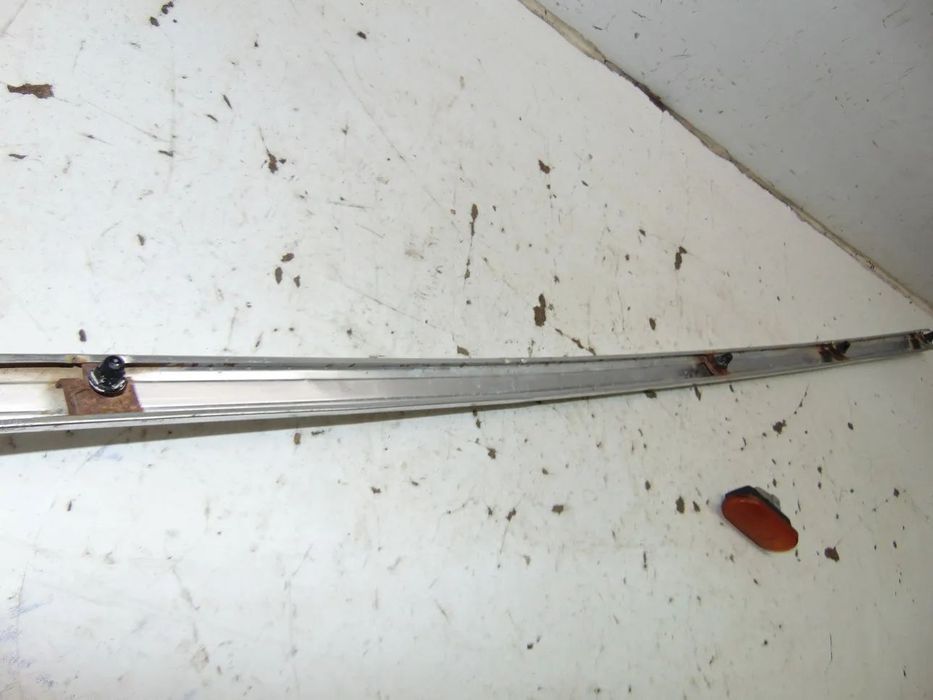 BMW 1602/2002 1ª Serie friso mala " usado em bom estado