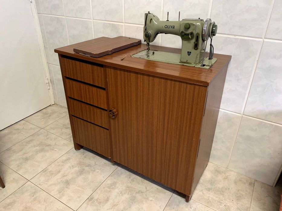 Máquina Costura OLIVA CL50 c/ Móvel