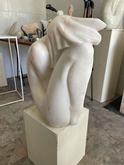 Escultura em mármore Estremoz