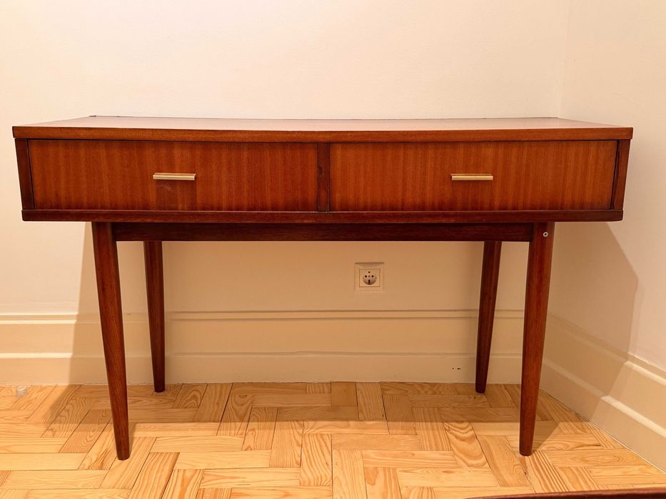 Aparador/Consola em Madeira Maciça Estilo Nórdico Vintage – Excelente Estado