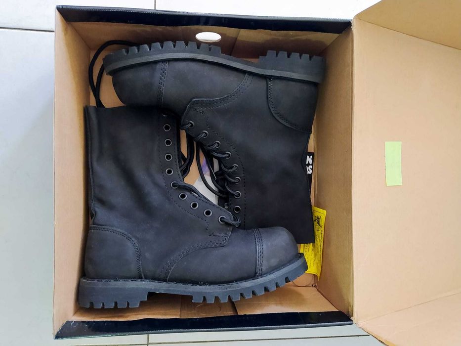 Botas em pele genuína nunca usadas