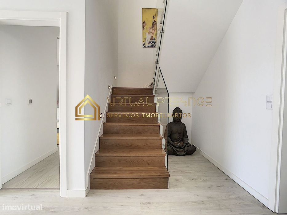 Arrenda Moradia T4 moderna mobilada com piscina aquecida e garagem...