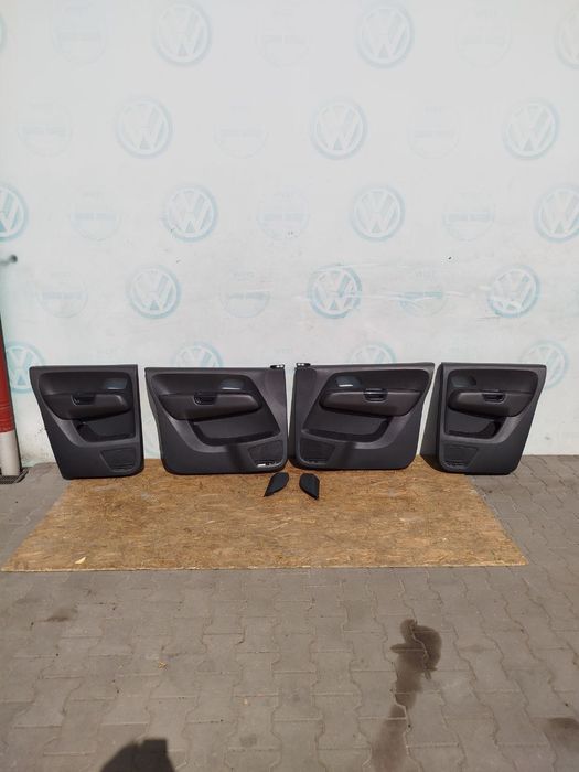 Дверні карти VW Amarok