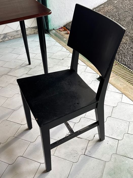 Cadeira preta minimal
