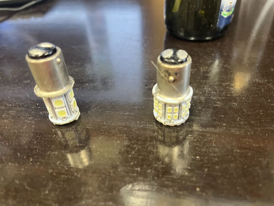 2 zarowki 21 wat led