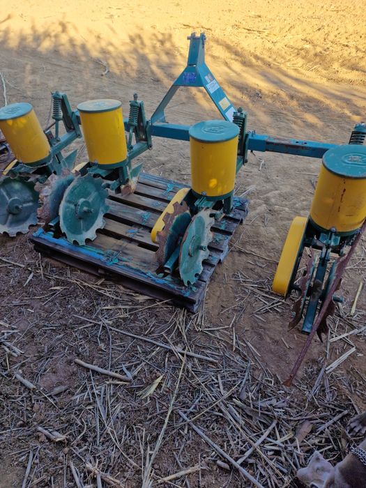 SEMEADOR DE MILHO e outras Culturas de 4 linhas