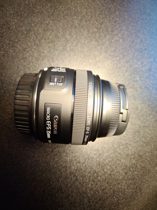 Canon EF-S 35mm f2.8 macro com luz led integrado