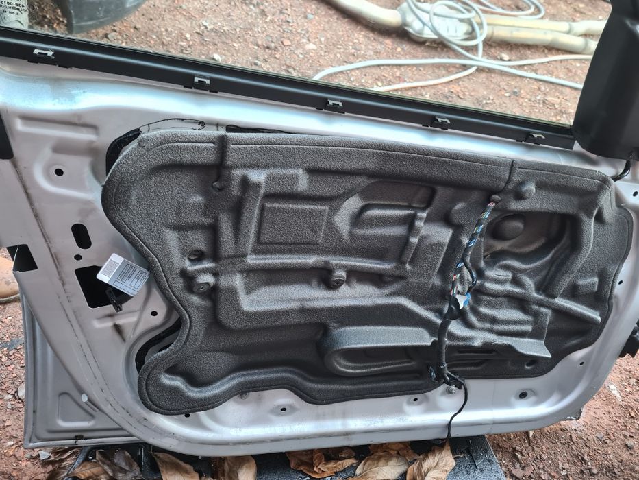 Przednie lewe drzwi BMW e90 sedan E91 kombi srebrne 353