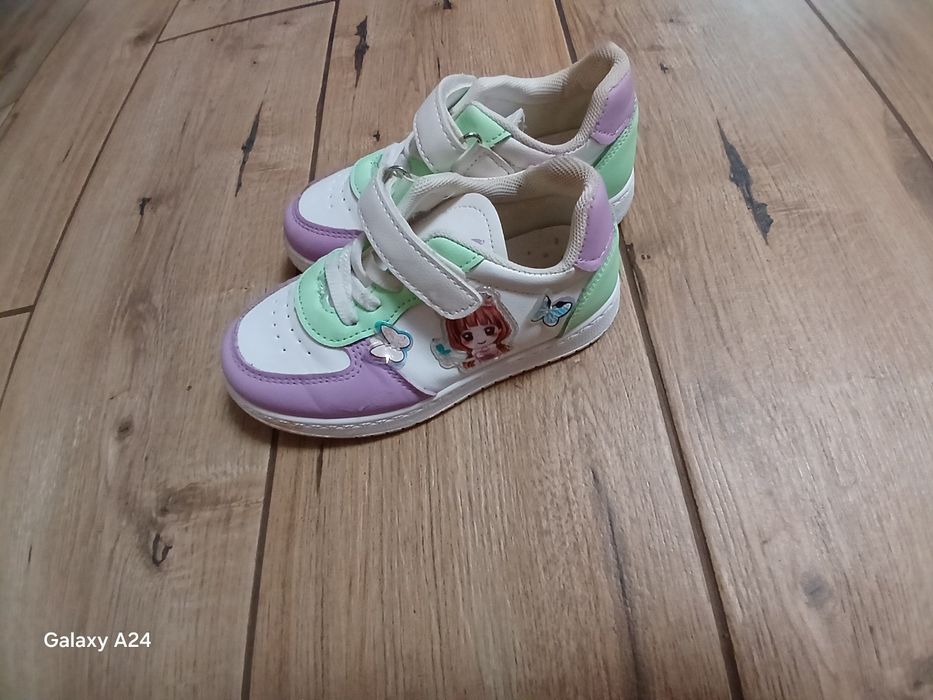 Кросівки для дівчинки