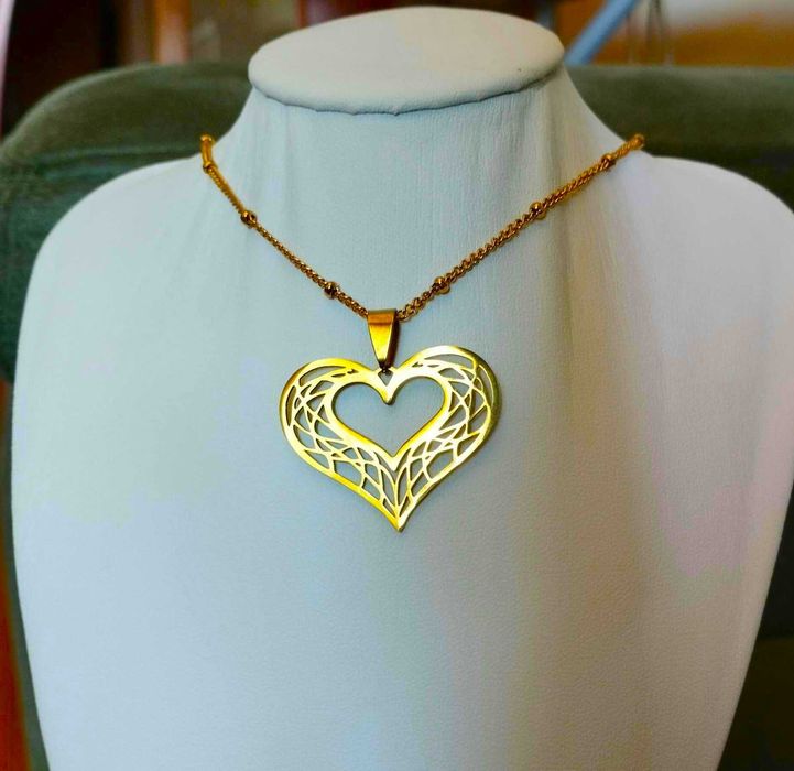 Colar Aço Dourado Trabalhado NOVO