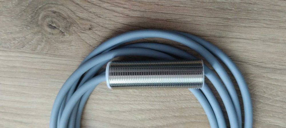 Індуктивний датчик IPS18