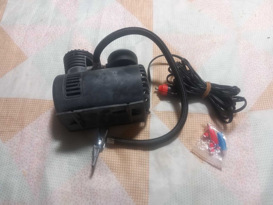 Compressor de ar para enxer pneus de carros, motos, bicicletas, etc liga ao isqueiro do carro