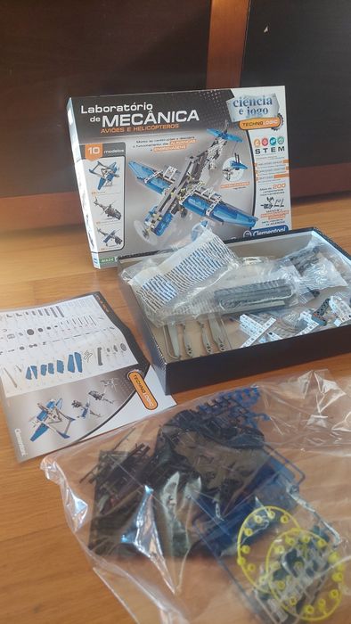 Laboratório de Mecânica Aviões e Helicópteros - Clementoni (8+)