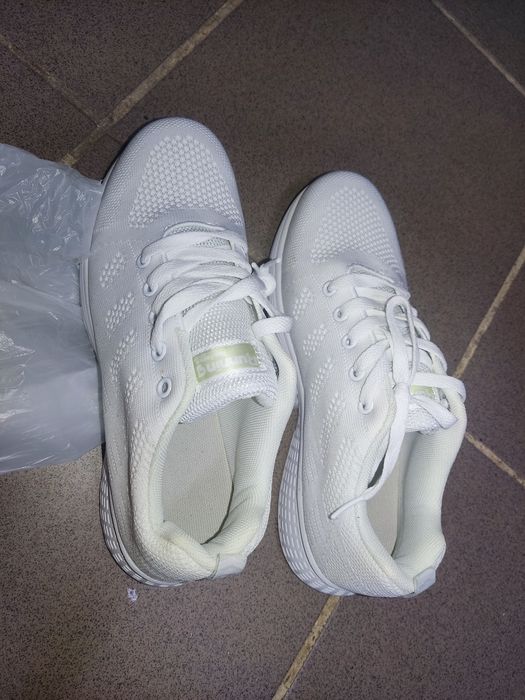 Białe adidasy r 39 nowe