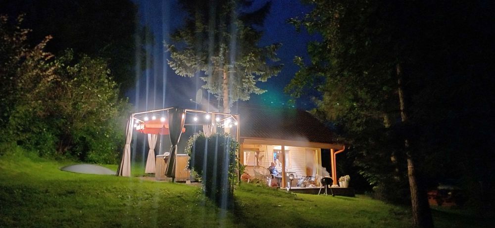 Domek na Kaszubach z balią/jacuzzi nad jeziorem bez sąsiadów.
