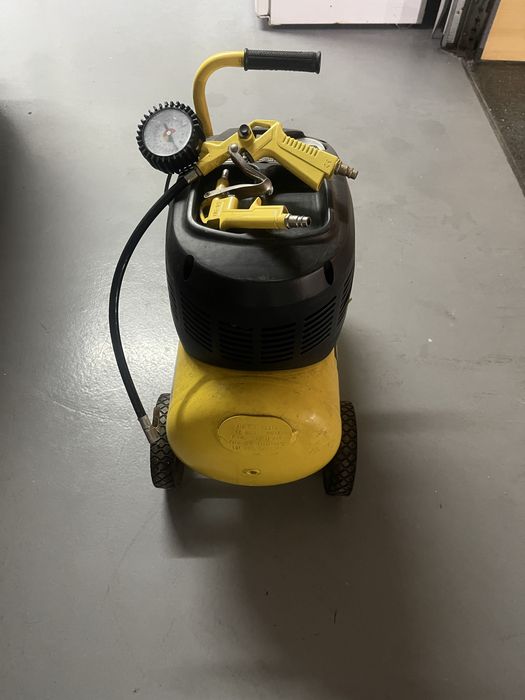 Compressor semi novo 24L sem /oleo