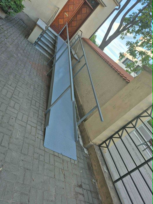 Najazd rampa dla niepełnosprawnych