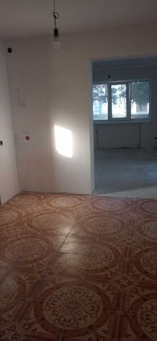 Продам новозбудований будинок з газовим опаленням в центрі міста.