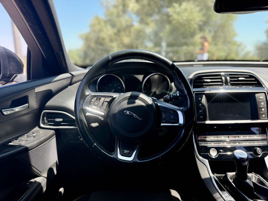 Jaguar XE R-Sport 2.0D | 2018 | Possibilidade de financiamento