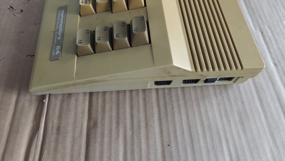Commodore 64 sprawne, plomba
