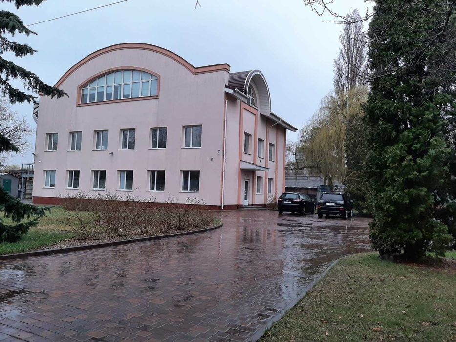Здаються в оренду універсальні приміщення.