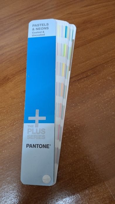 Catálogo Pantone pastel neon