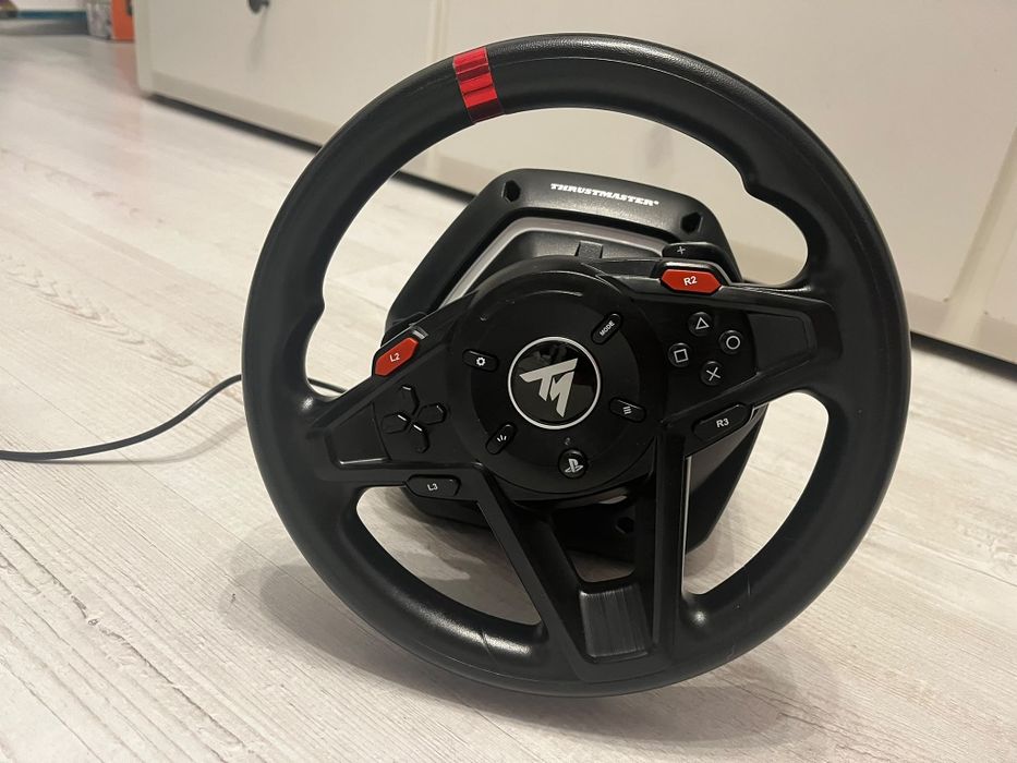 Thrustmaster T128 z oryginalnymi pedałami