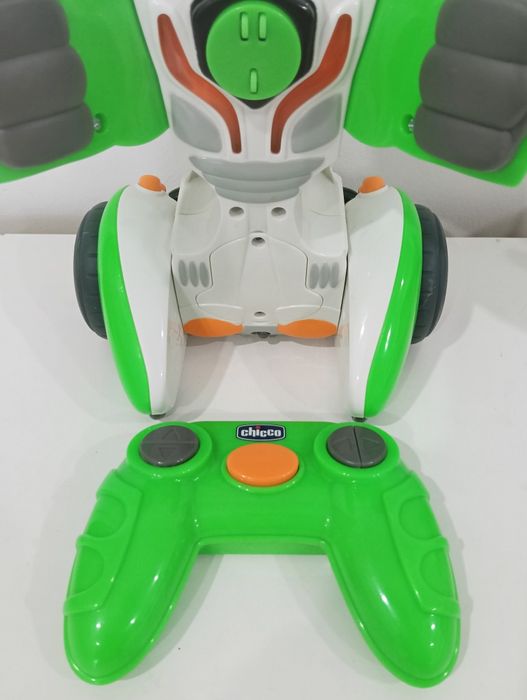 Carro/ Robot telecomandado Chicco
