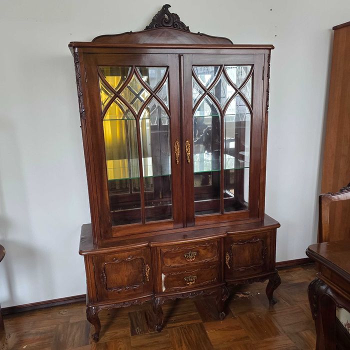 Mobília de sala de jantar antiga em madeira maciça