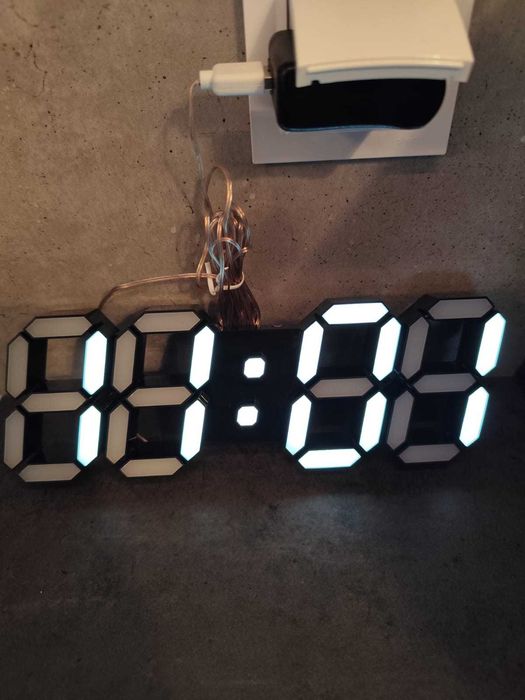 Deeyaple zegar ścienny LED 3D 25 cm – cyfrowy budzik