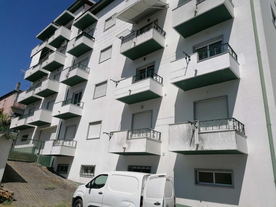Vende-se apartamento apartamento T2 com boa restauraçao recente.