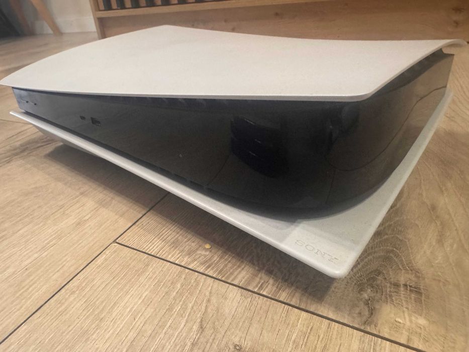 PS5 z napędem + 2pady + 2gry + Sluchawki Sony Pulse + SSD 2TB + uchwyt