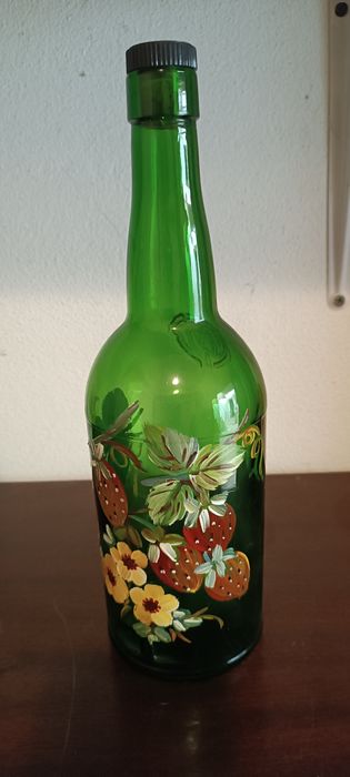 Seis garrafas pintadas à mão