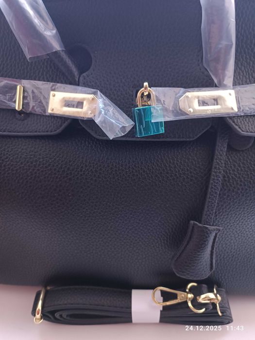 Сумка Hermes нова в чорному кольорі.