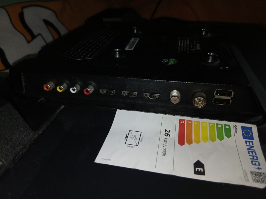 TV QiLive 32 cale + soundbar