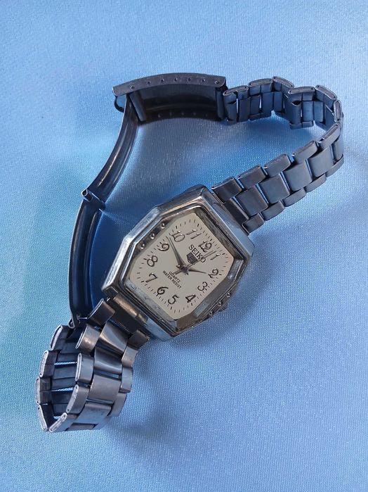 Наручний годинник з браслетом