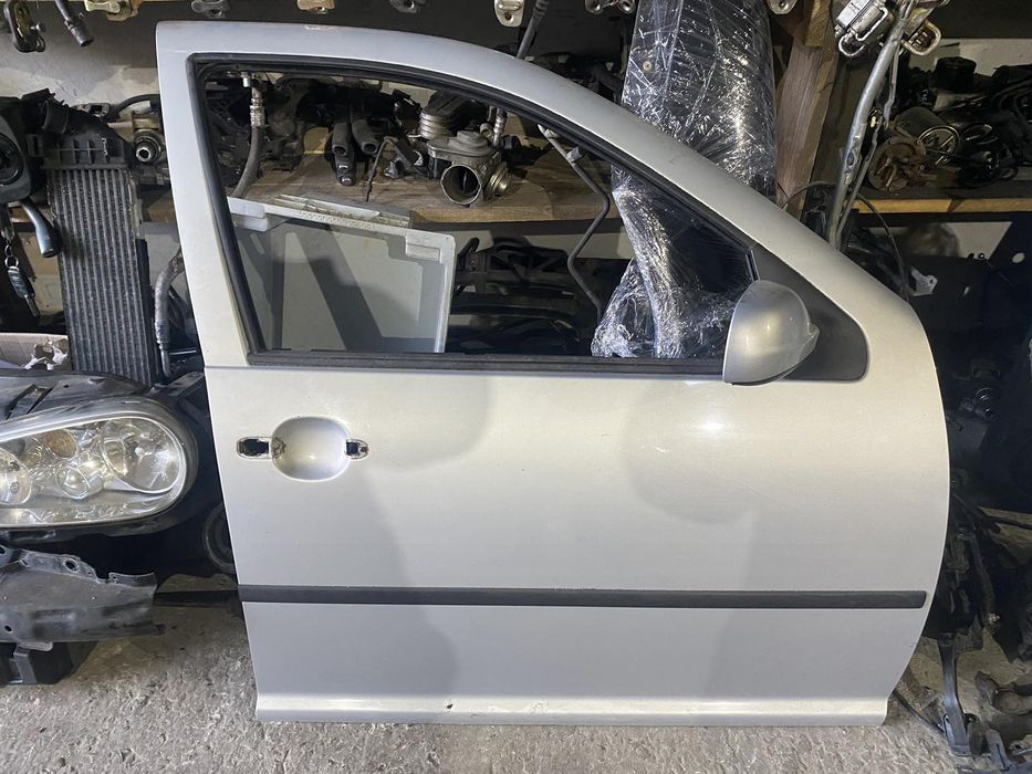 Бампер передній Фольксваген Гольф 4