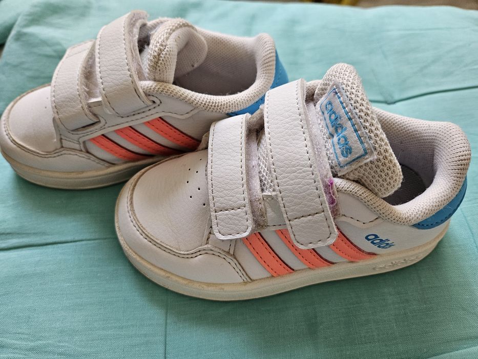 Дитячі кросівки adidas 23 розмір