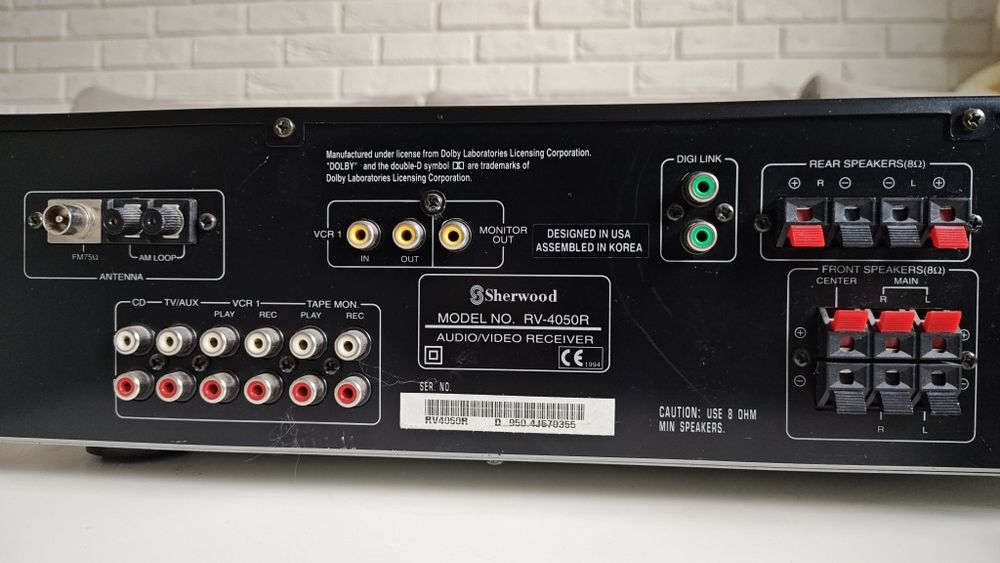 Sherwood  RV-4050R amplituner AV, Dolby Pro-Logic. Pilot.